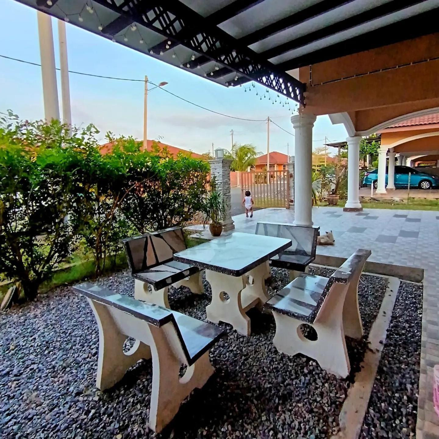 Ebnur Homestay Arau Exterior photo